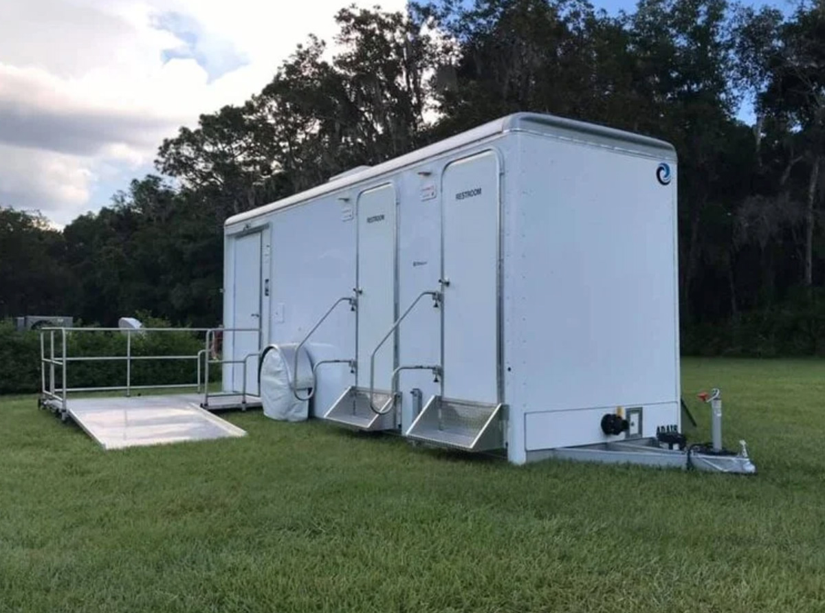 Ada+2 Restroom Trailer