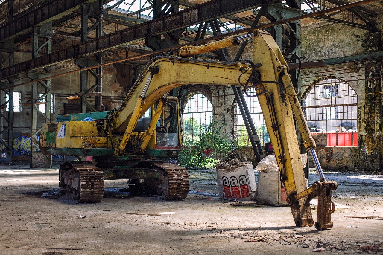 EXCAVATOR IN BLDG GSA OR CONSTR