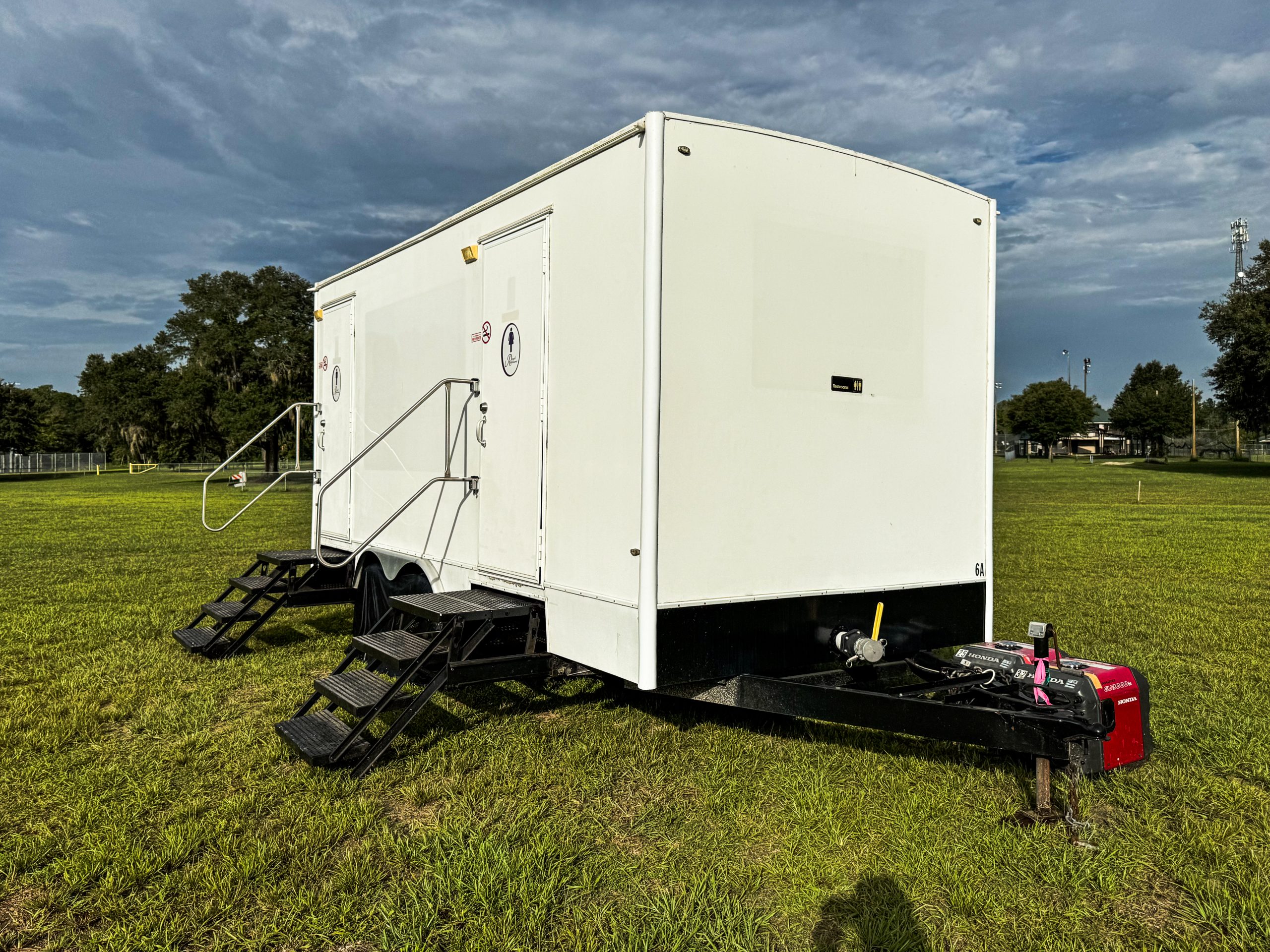 how do restroom trailers work