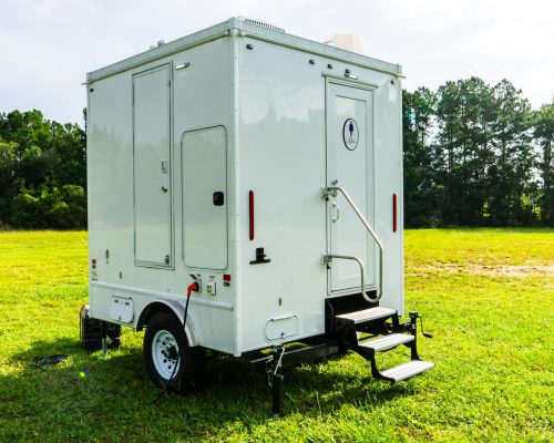 DSC02530.2 STALL COMPACT REAR WOMEN_S SIDE ANGLE