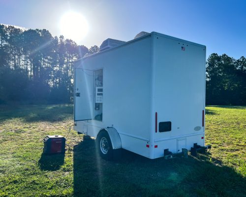 IMG_0663.2 STALL SAT #2 WHITE REAR W_CLOSET